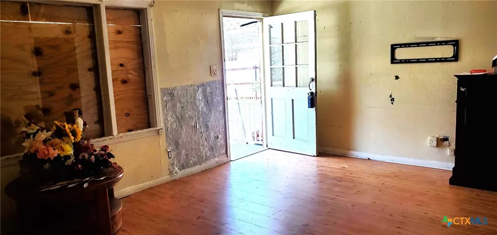 112 College Avenue Oglesby, TX 76561