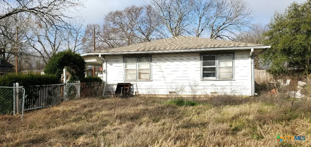 112 College Avenue Oglesby, TX 76561