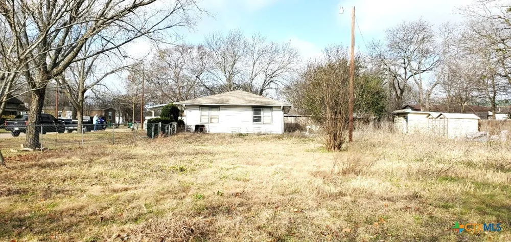112 College Avenue Oglesby, TX 76561