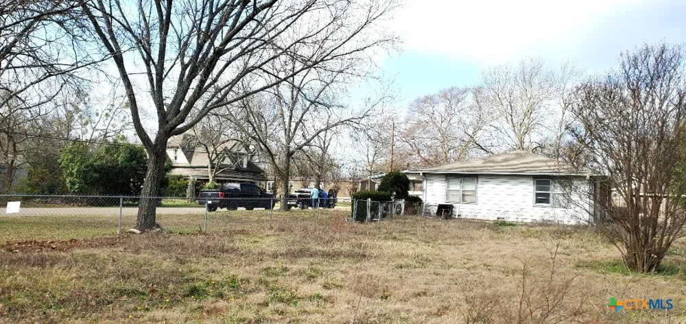 112 College Avenue Oglesby, TX 76561