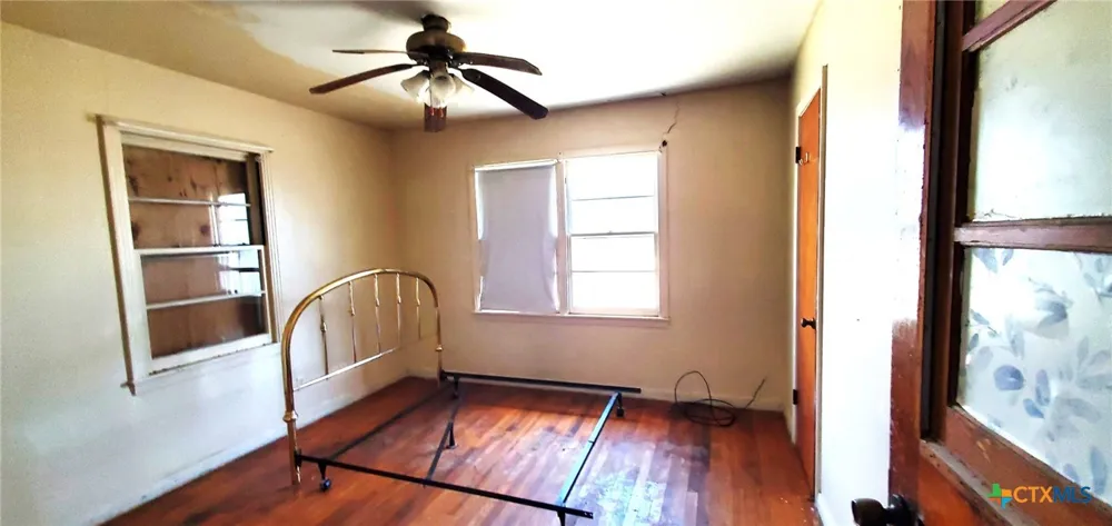 112 College Avenue Oglesby, TX 76561