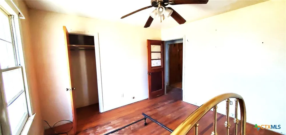 112 College Avenue Oglesby, TX 76561