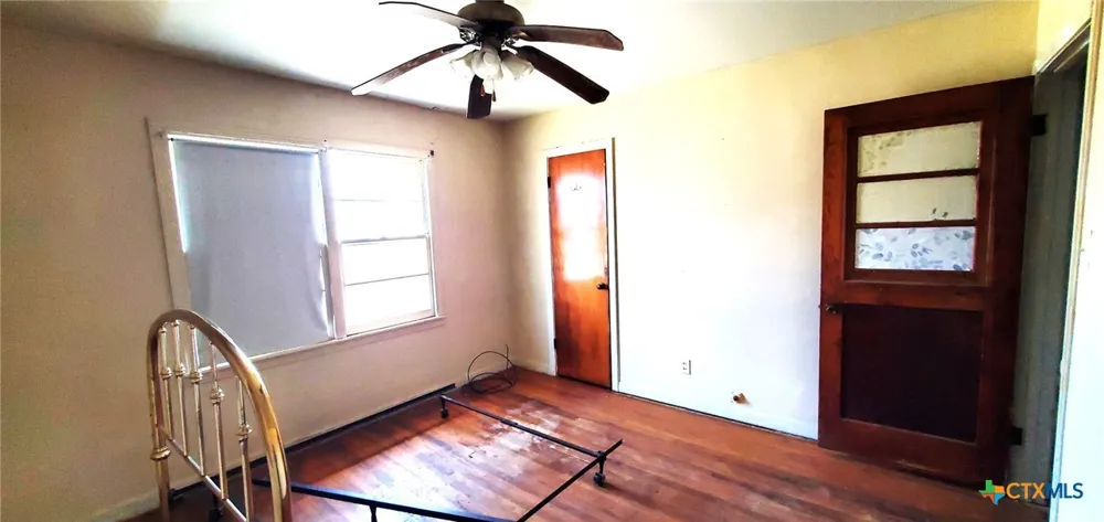 112 College Avenue Oglesby, TX 76561