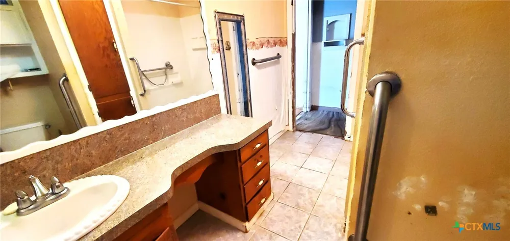 112 College Avenue Oglesby, TX 76561