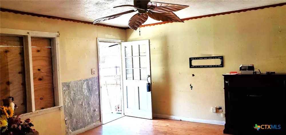 112 College Avenue Oglesby, TX 76561