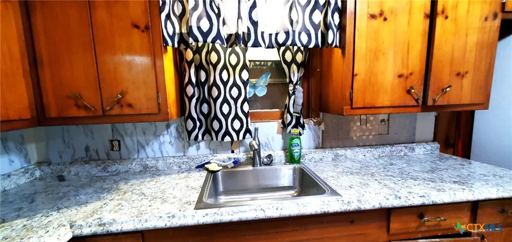 112 College Avenue Oglesby, TX 76561