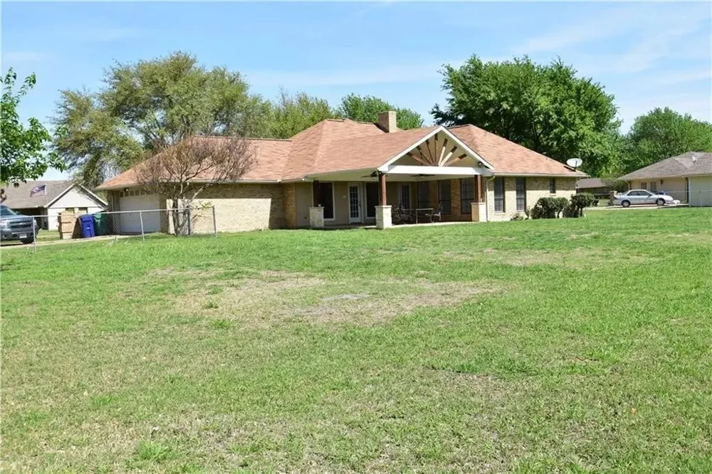 16 Lee Circle Heath, TX 75032