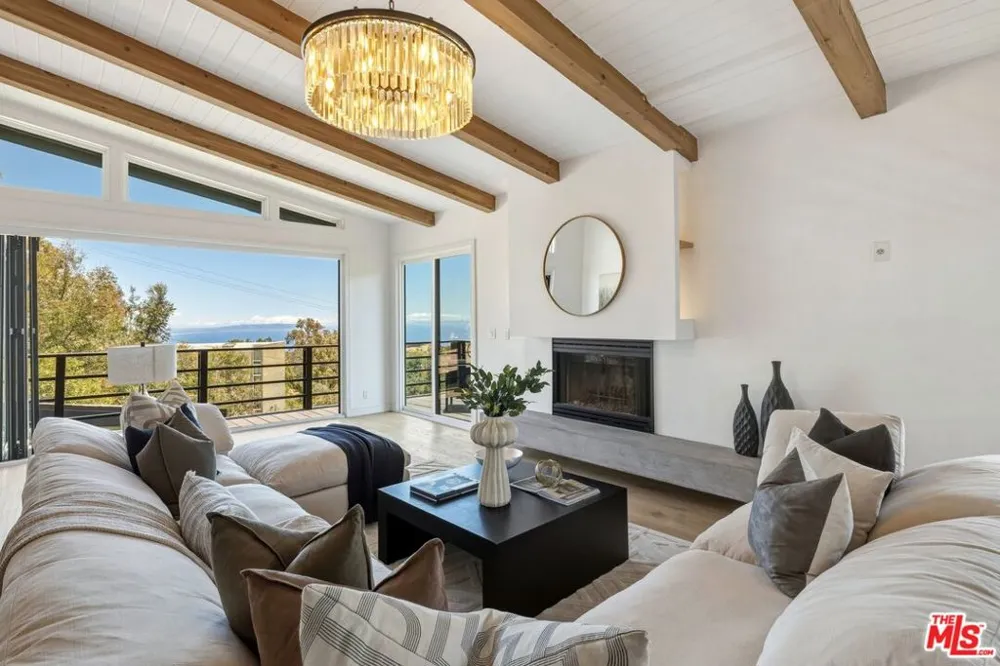 21625 Saddle Peak Road Topanga, CA 90290