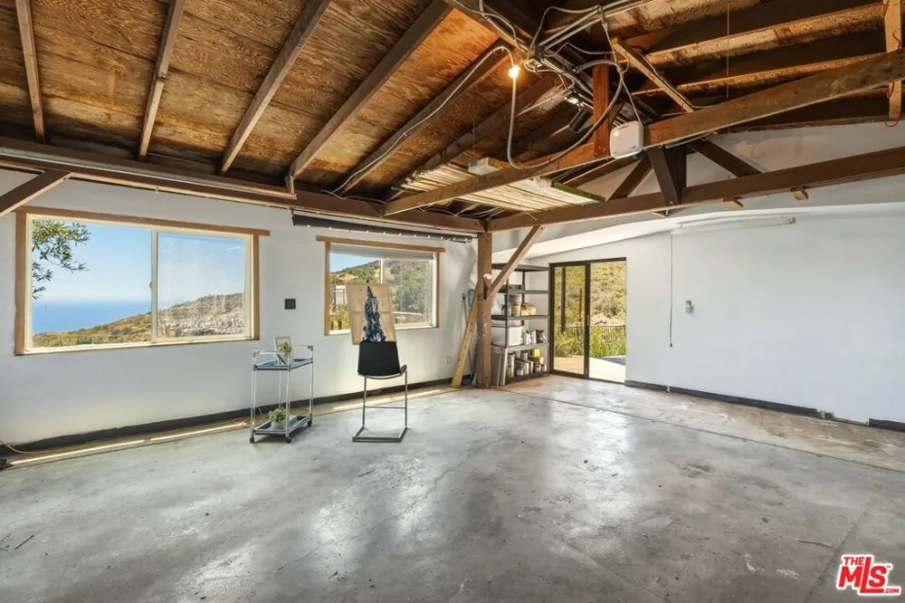 21625 Saddle Peak Road Topanga, CA 90290