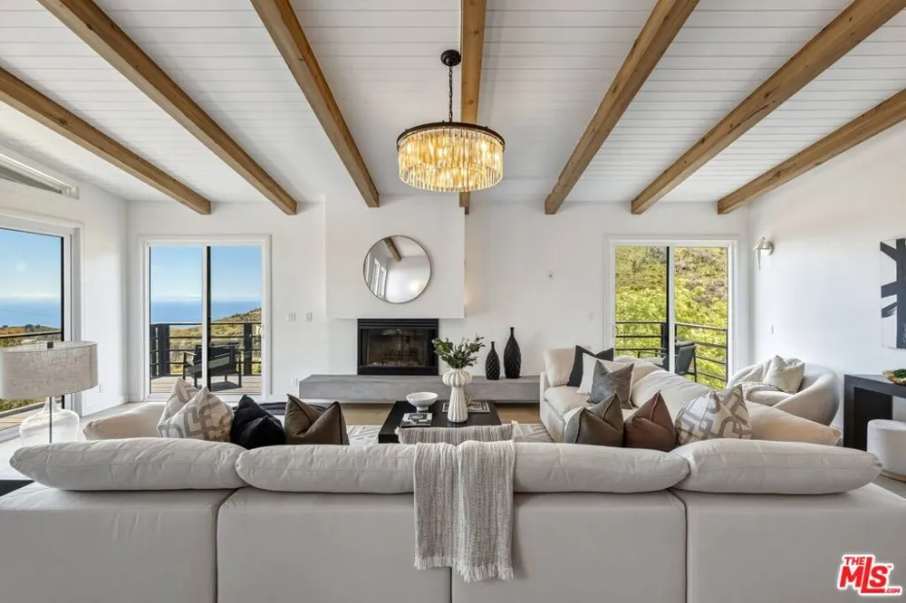 21625 Saddle Peak Road Topanga, CA 90290