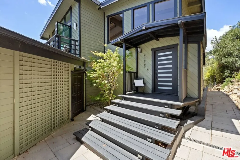 21625 Saddle Peak Road Topanga, CA 90290
