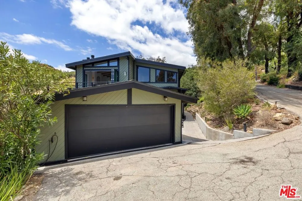 21625 Saddle Peak Road Topanga, CA 90290