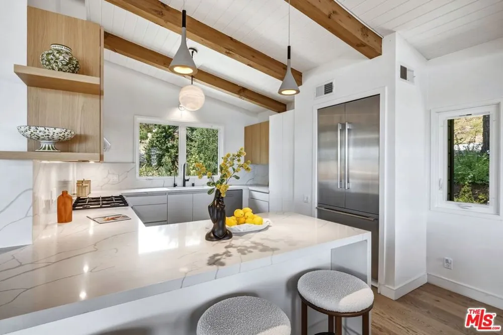 21625 Saddle Peak Road Topanga, CA 90290