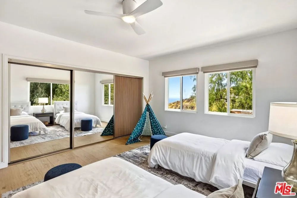 21625 Saddle Peak Road Topanga, CA 90290