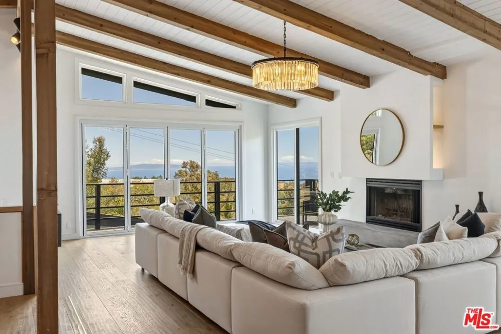 21625 Saddle Peak Road Topanga, CA 90290