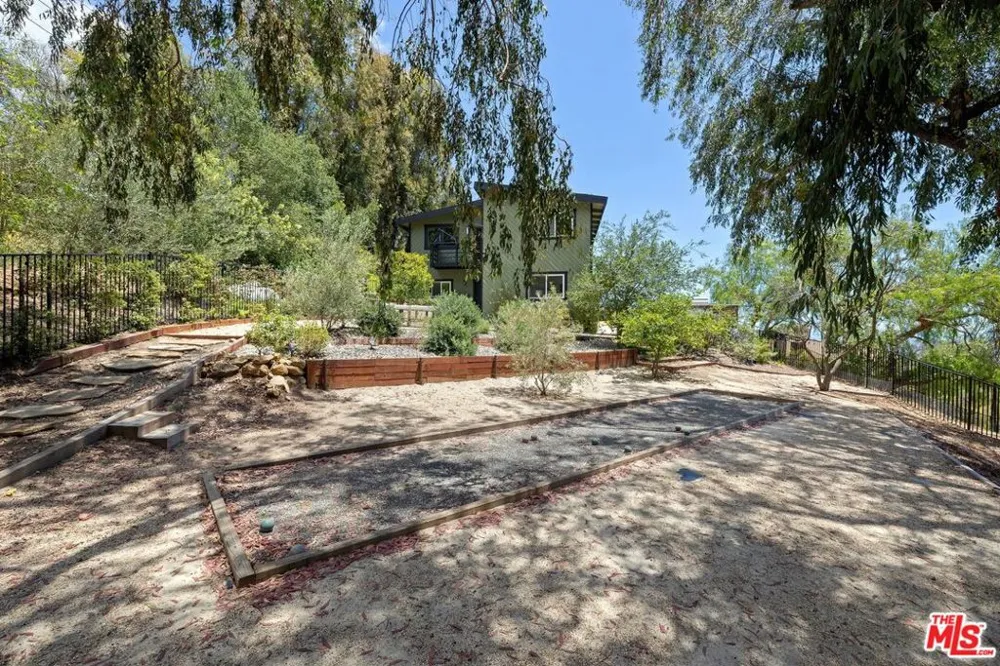 21625 Saddle Peak Road Topanga, CA 90290