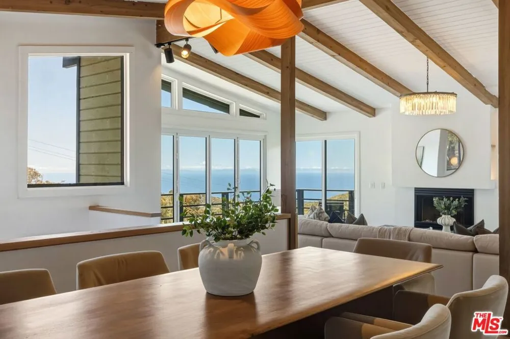 21625 Saddle Peak Road Topanga, CA 90290