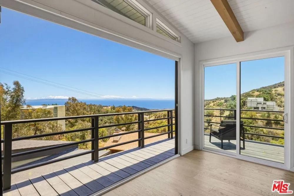 21625 Saddle Peak Road Topanga, CA 90290