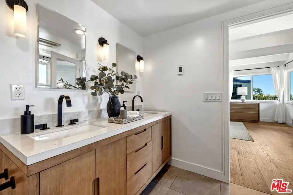 21625 Saddle Peak Road Topanga, CA 90290