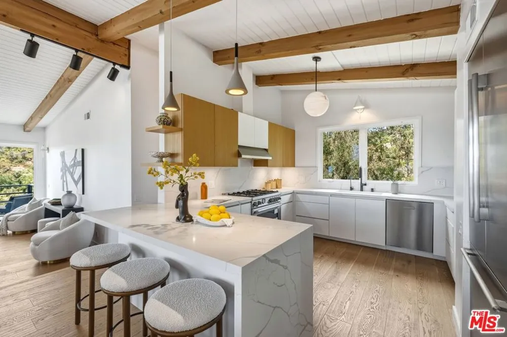 21625 Saddle Peak Road Topanga, CA 90290