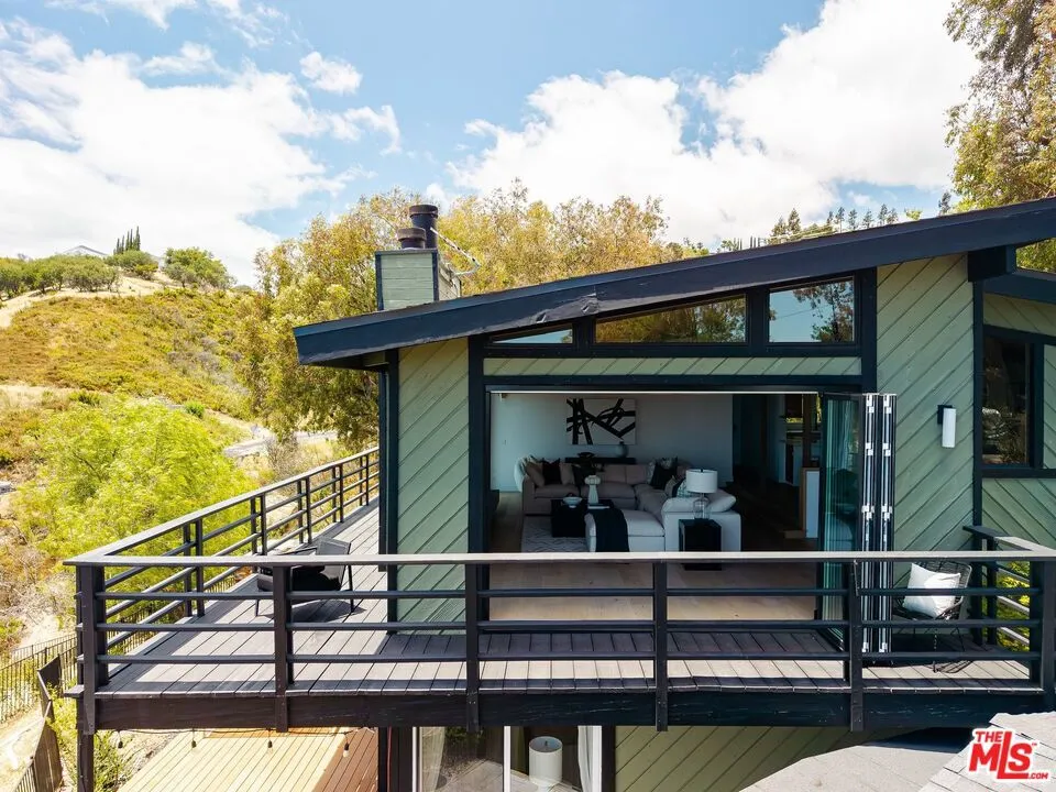 21625 Saddle Peak Road Topanga, CA 90290