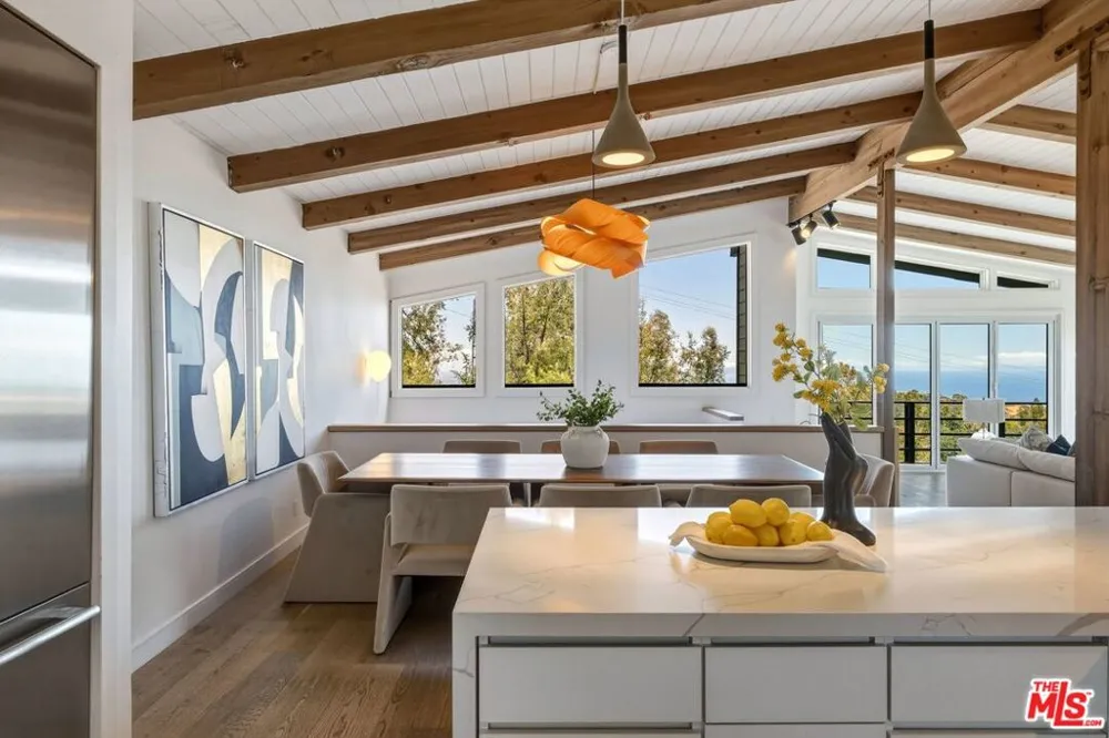 21625 Saddle Peak Road Topanga, CA 90290