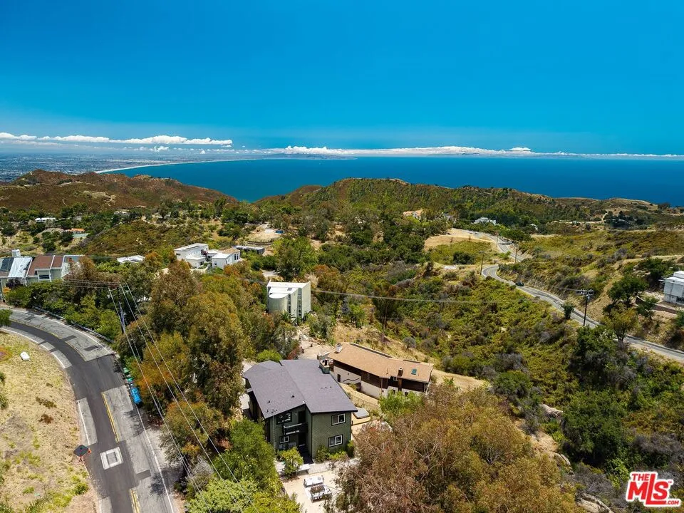 21625 Saddle Peak Road Topanga, CA 90290