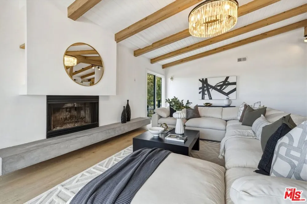 21625 Saddle Peak Road Topanga, CA 90290