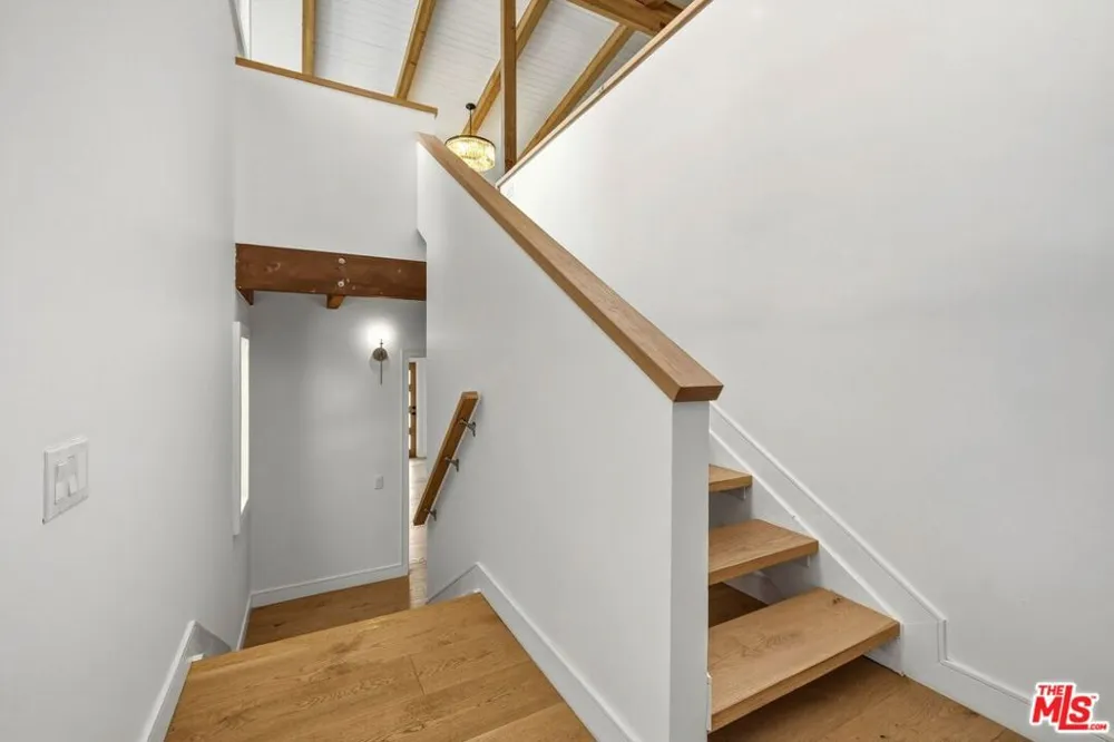 21625 Saddle Peak Road Topanga, CA 90290
