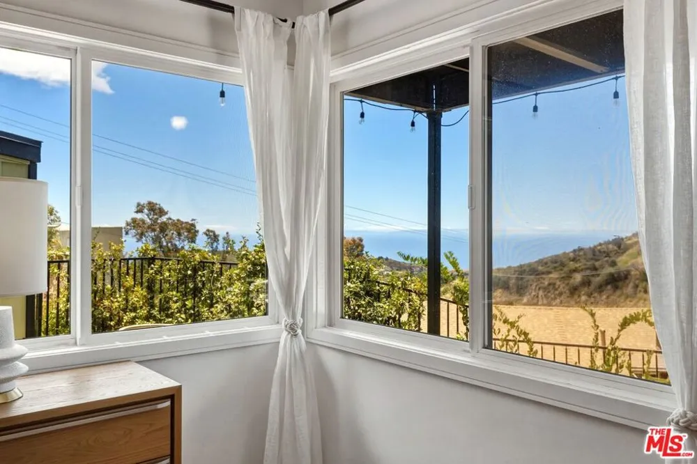 21625 Saddle Peak Road Topanga, CA 90290