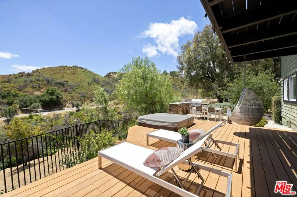 21625 Saddle Peak Road Topanga, CA 90290