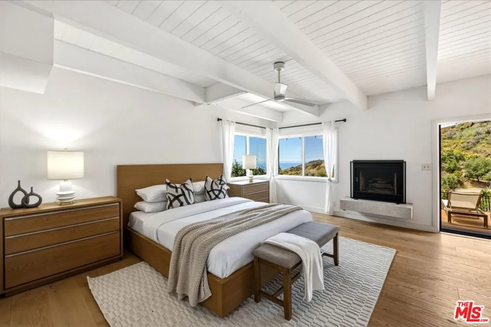 21625 Saddle Peak Road Topanga, CA 90290