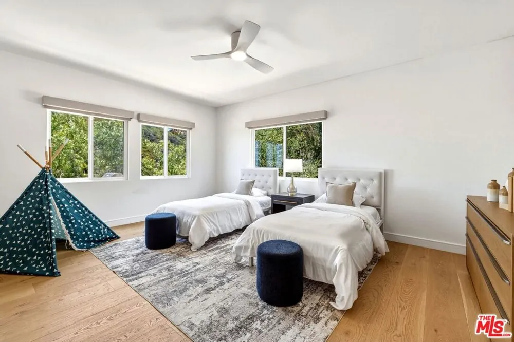 21625 Saddle Peak Road Topanga, CA 90290