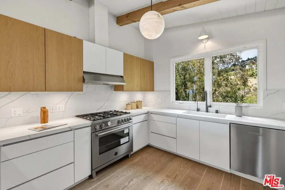 21625 Saddle Peak Road Topanga, CA 90290
