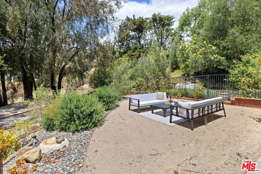 21625 Saddle Peak Road Topanga, CA 90290