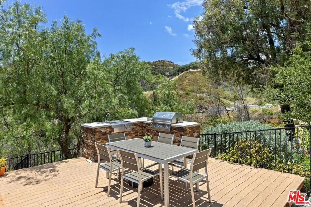 21625 Saddle Peak Road Topanga, CA 90290
