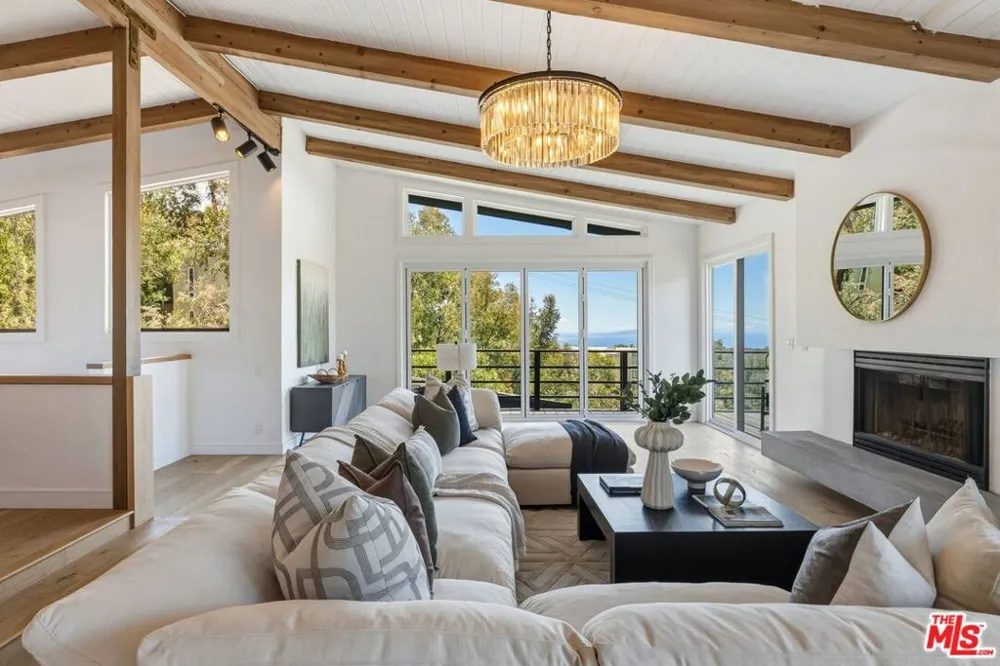 21625 Saddle Peak Road Topanga, CA 90290
