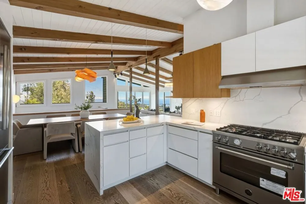 21625 Saddle Peak Road Topanga, CA 90290