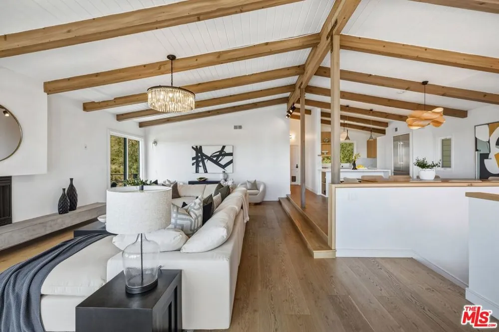 21625 Saddle Peak Road Topanga, CA 90290