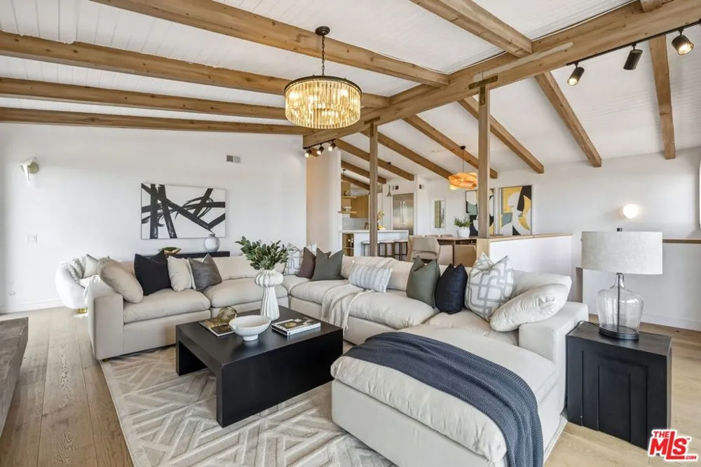 21625 Saddle Peak Road Topanga, CA 90290