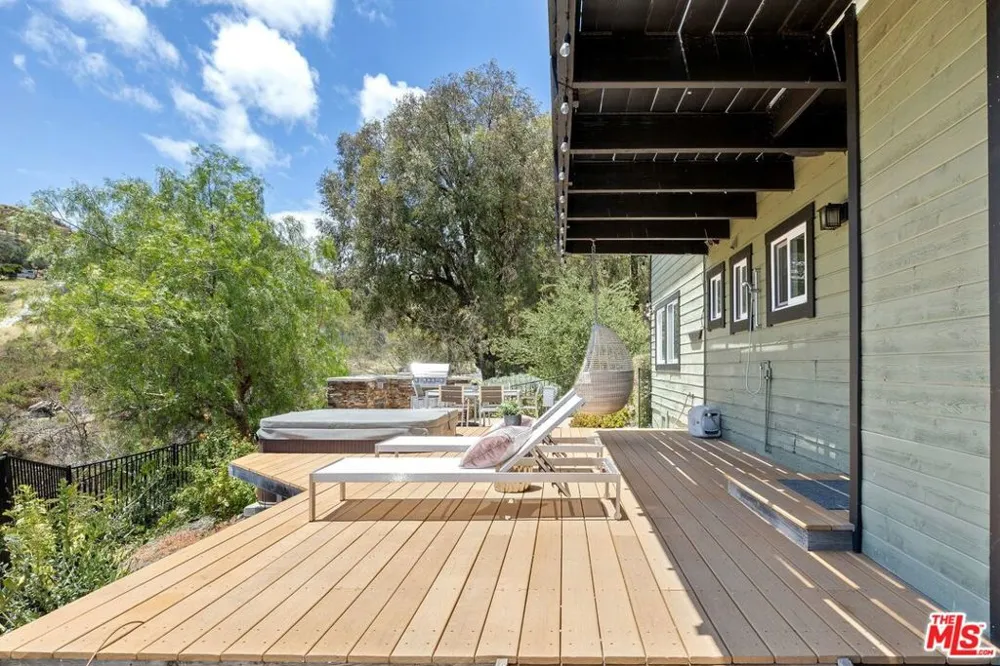 21625 Saddle Peak Road Topanga, CA 90290