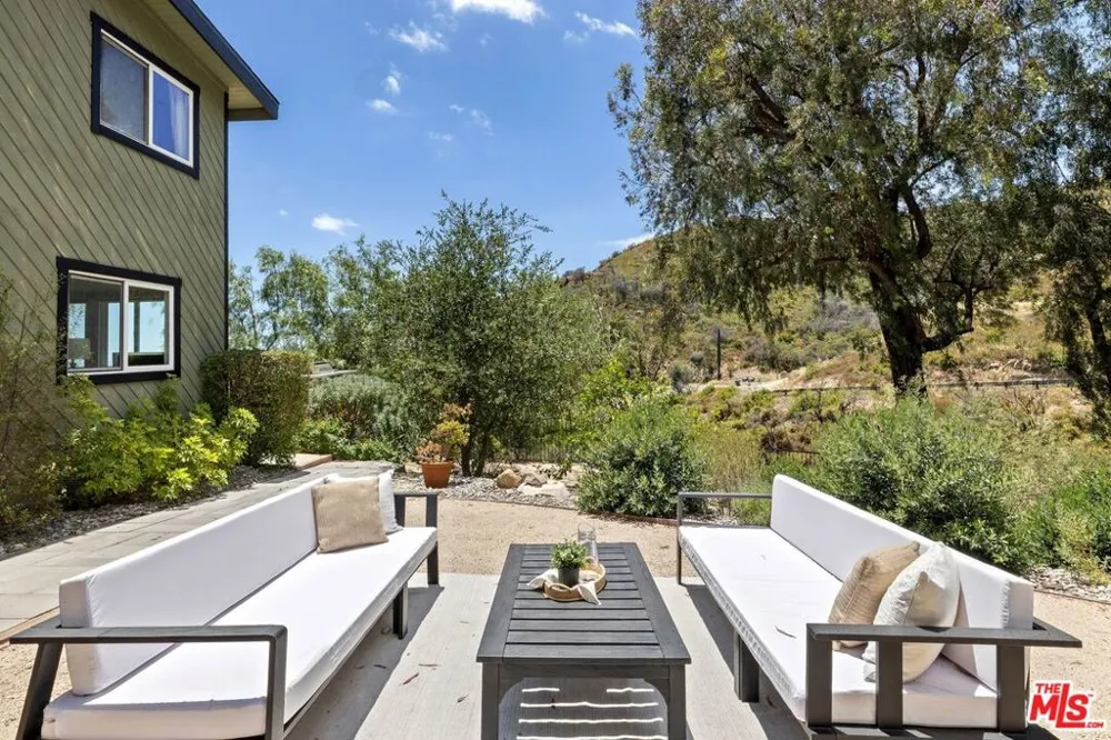21625 Saddle Peak Road Topanga, CA 90290