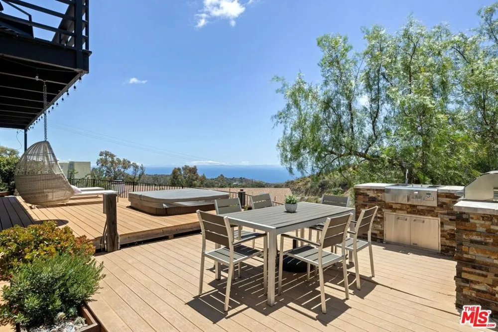 21625 Saddle Peak Road Topanga, CA 90290