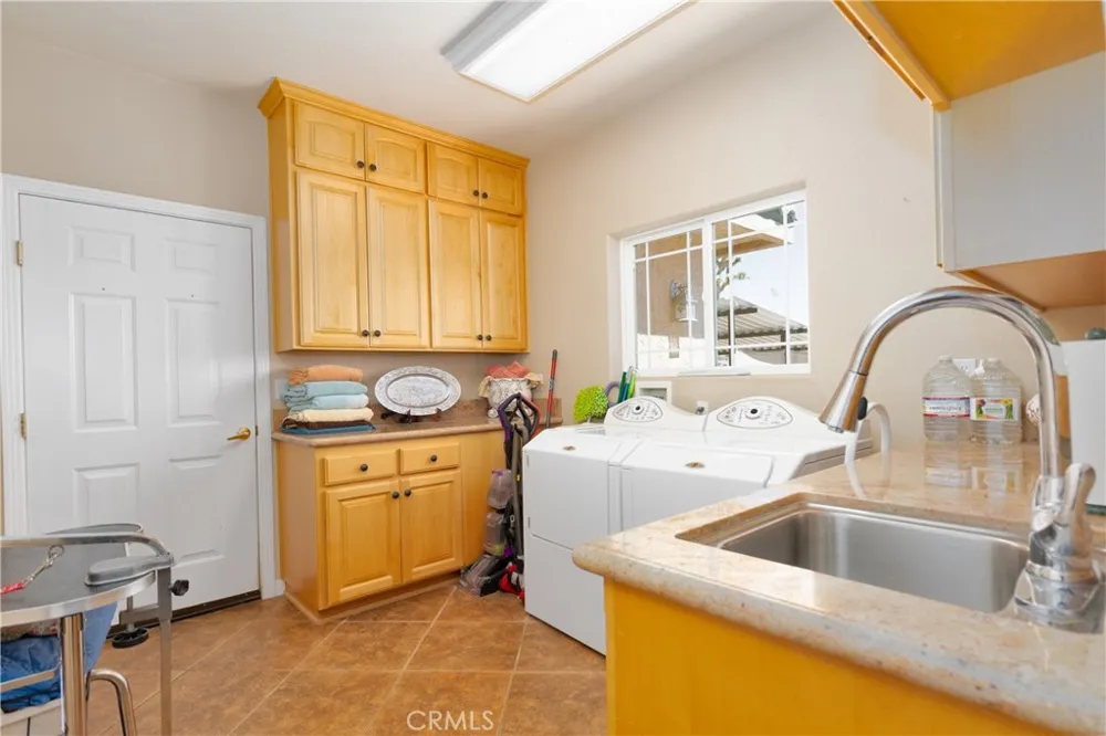 52775 Pipes Canyon Road Pioneertown, CA 92268