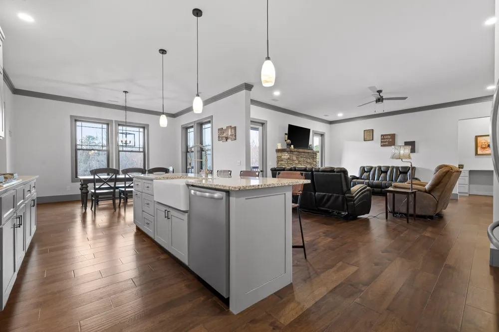 2323 River Bluffs Drive Jasper, TN 37347