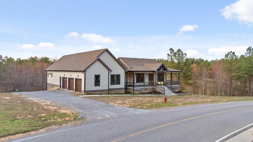2323 River Bluffs Drive Jasper, TN 37347