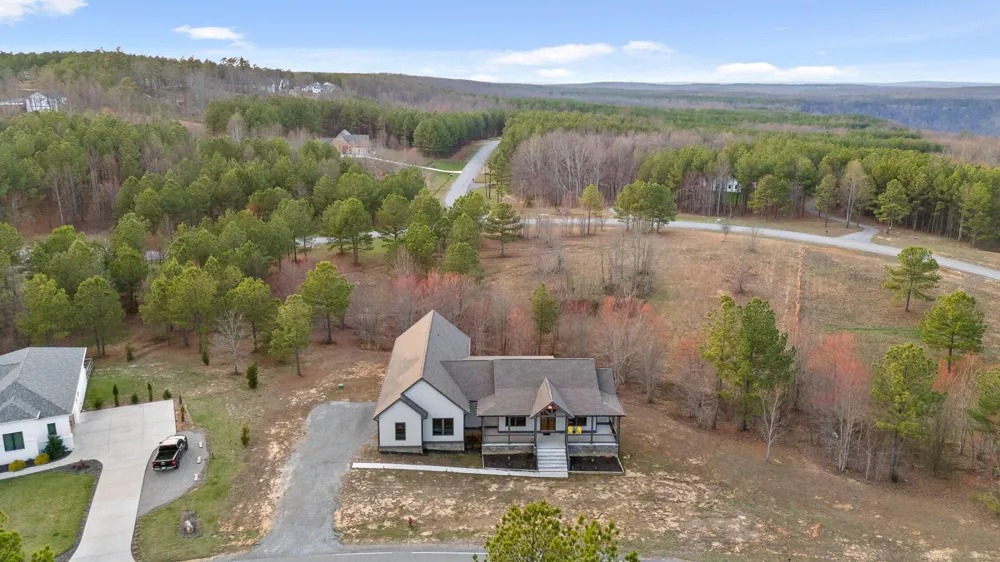 2323 River Bluffs Drive Jasper, TN 37347