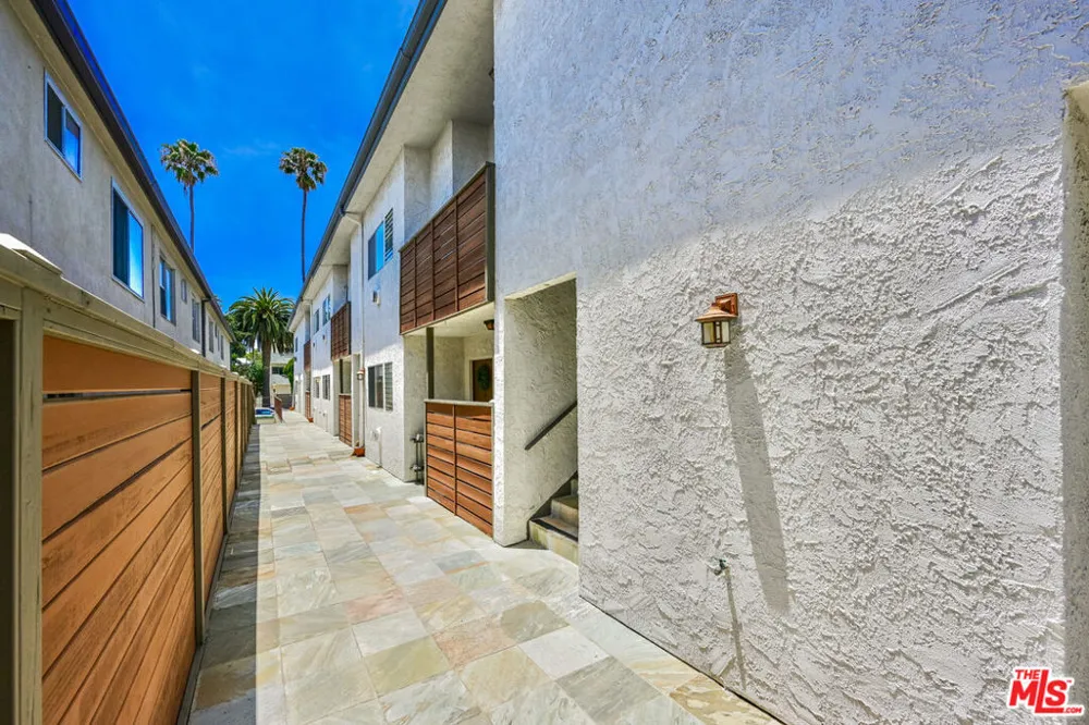 1043 12th Street #9 Santa Monica, CA 90403