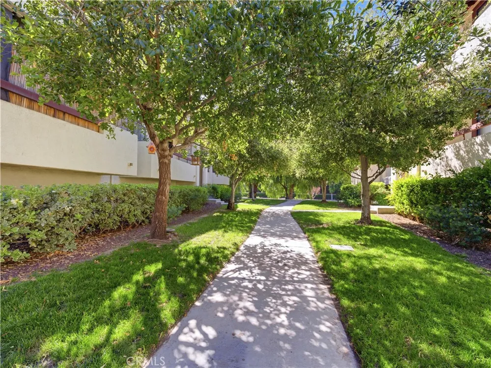18168 W Sundowner Way #1016 Canyon Country, CA 91387