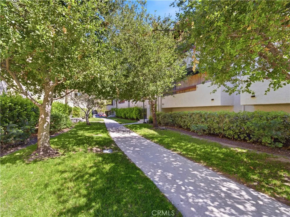 18168 W Sundowner Way #1016 Canyon Country, CA 91387
